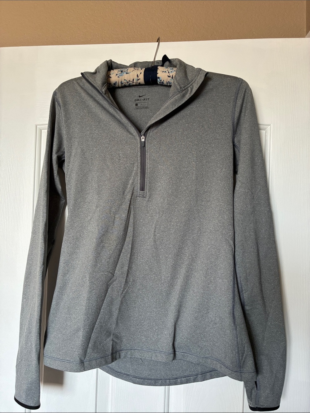 Women’s L Nike Heather Gray Quarter-Zip Dri-FIT Pullover